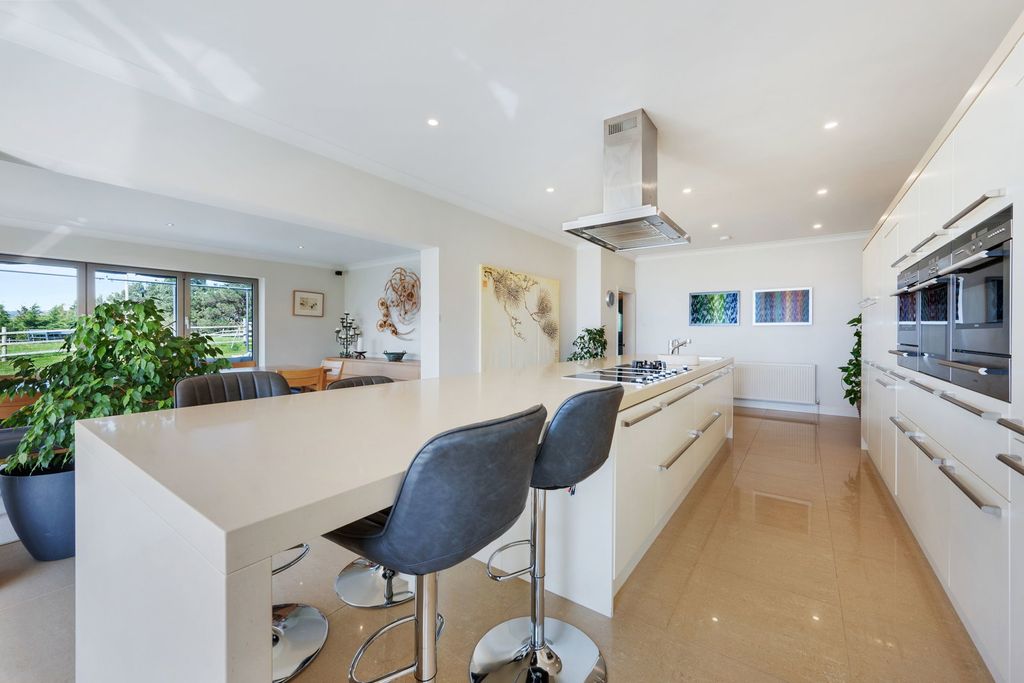 Property photo 3 of 58