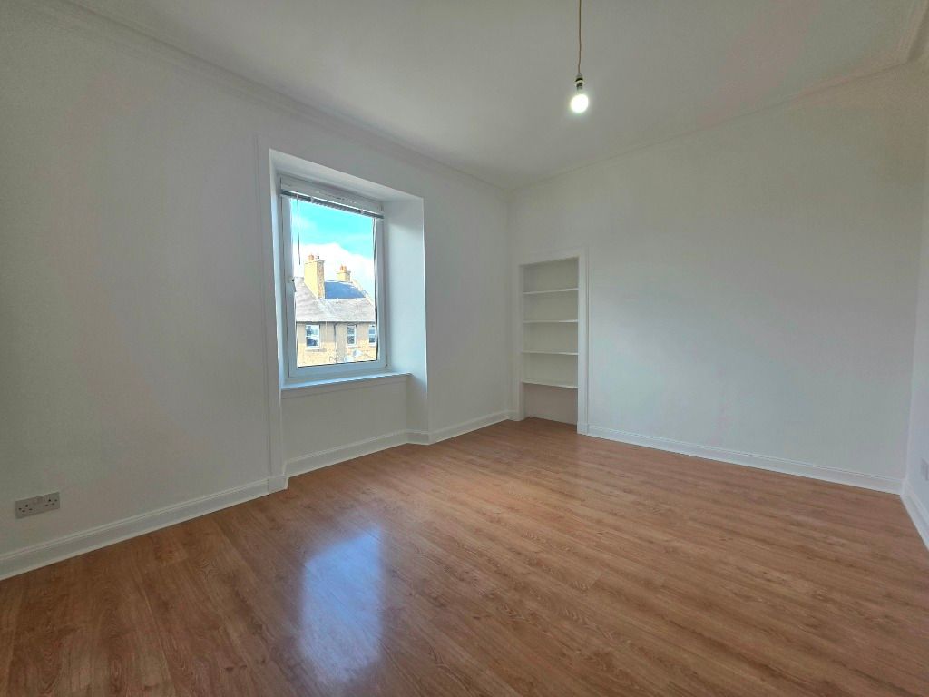 Property photo 1 of 14 Photo 8