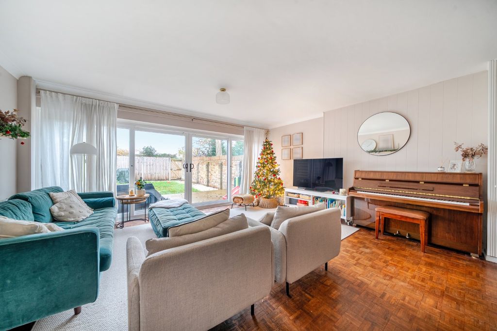 Property photo 3 of 27 Living Room