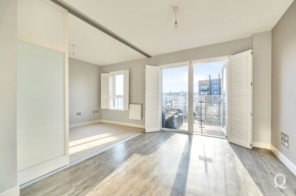 Property photo 2 of 31 79663621-A3Df-486...