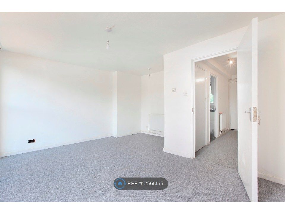 Property photo 2 of 7 Large l Shaped Lounge