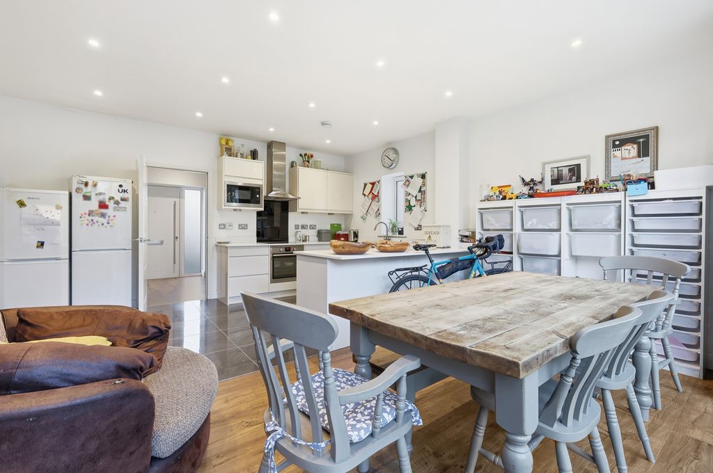 Property photo 2 of 23