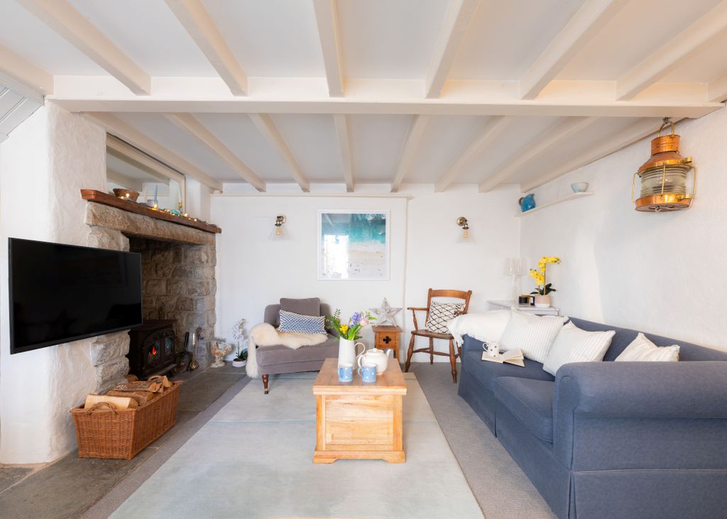 Property photo 3 of 10 680A37Ff55B6E_Seagull Cottage New-12