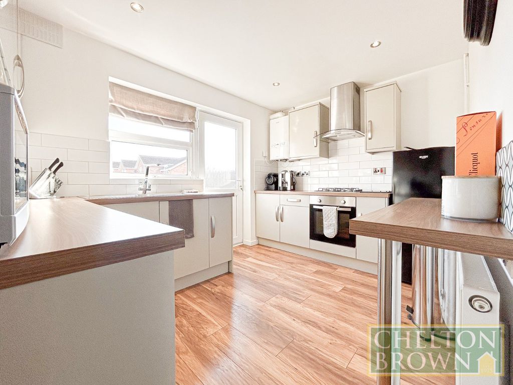 Property photo 2 of 28 Kitchen