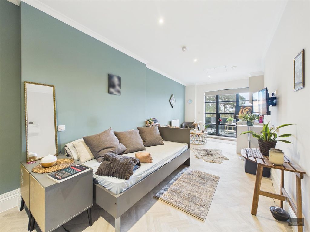 Property photo 1 of 18 Cam02887G0-Pr0613-Still006.Jpg