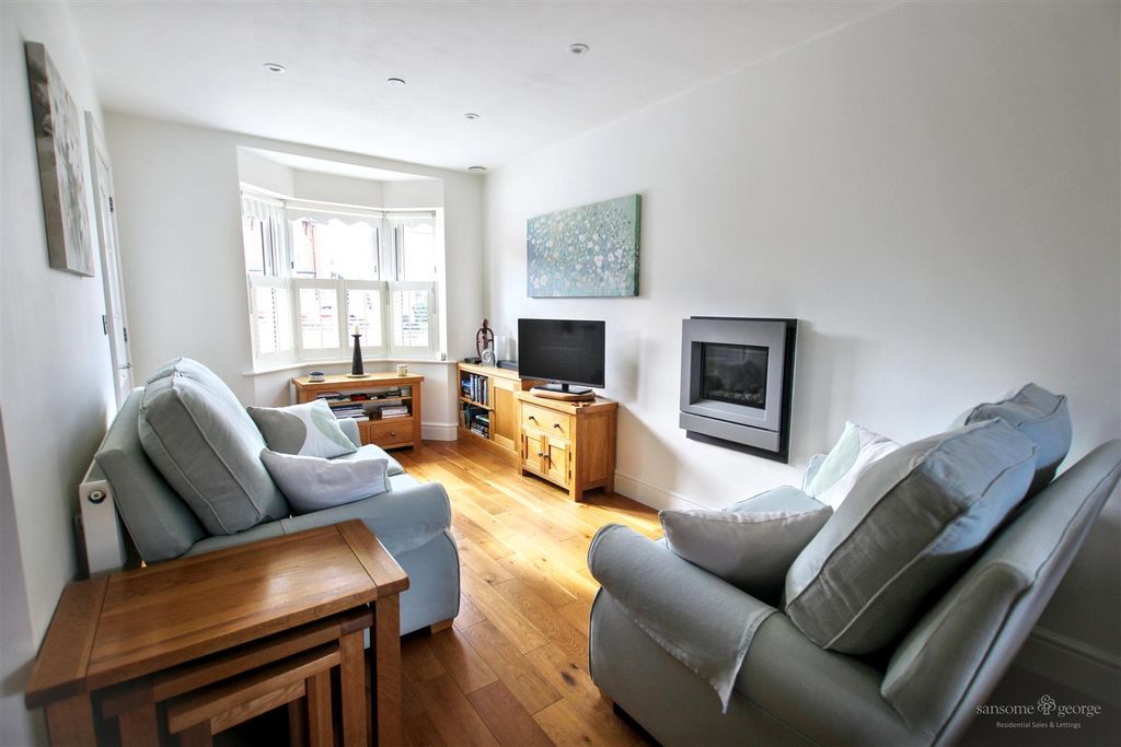 Property photo 2 of 21 Living Room