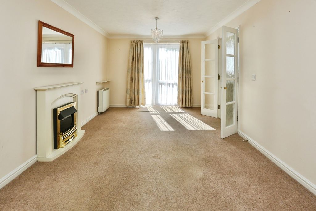 Property photo 3 of 17 Photo