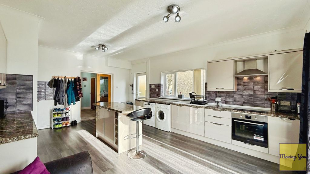 Property photo 3 of 18 Photo 3