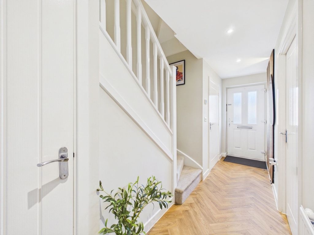 Property photo 3 of 19 Entrance Hallway