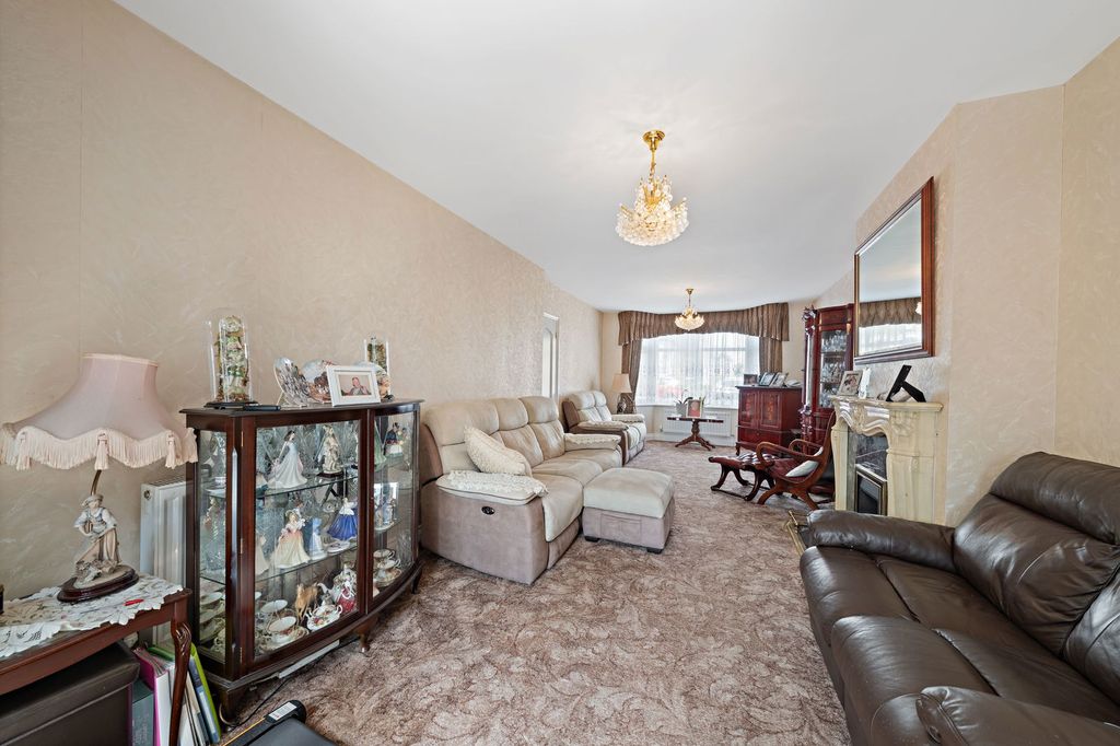 Property photo 3 of 28