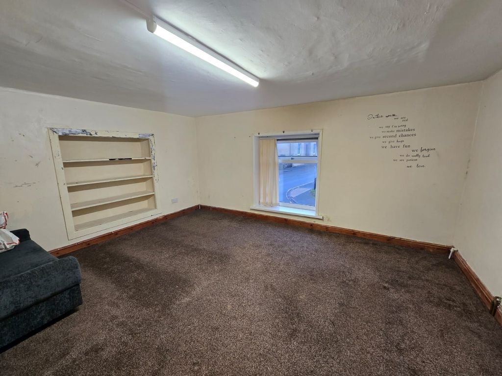 Property photo 2 of 4 Photograph 5