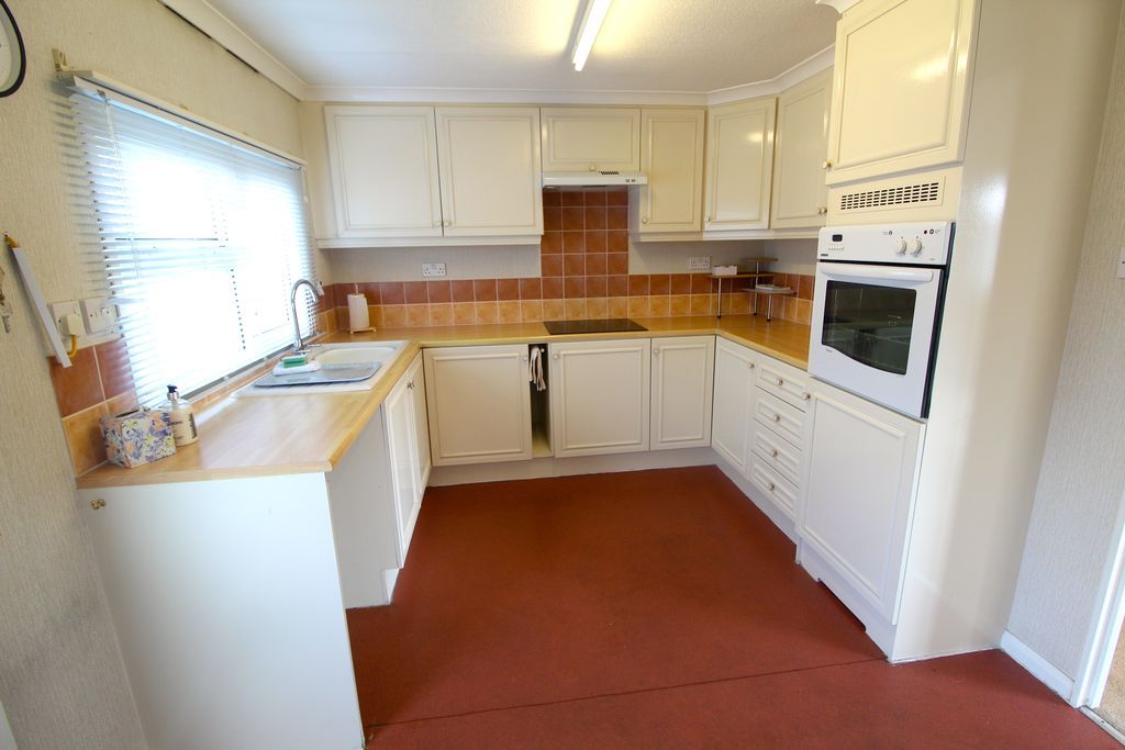 Property photo 2 of 9 Kitchen