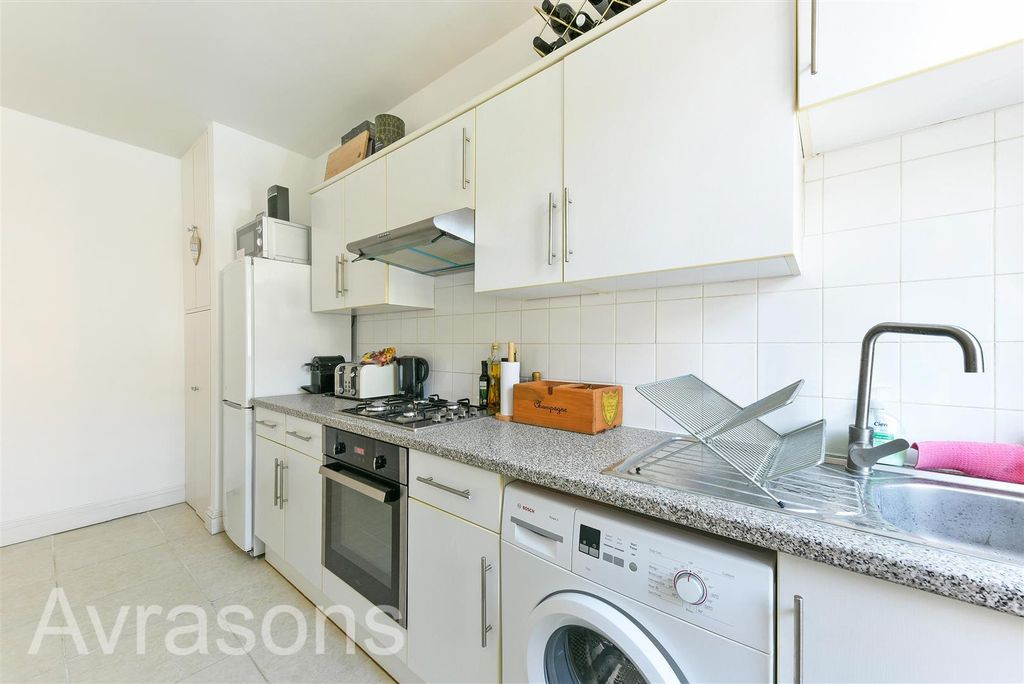 Property photo 3 of 11 Kitchen