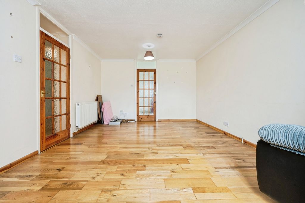 Property photo 3 of 27 Lounge