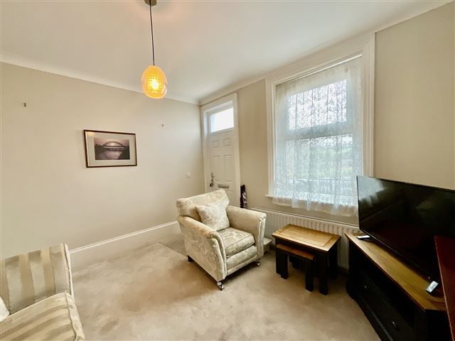 Property photo 3 of 21 Lounge