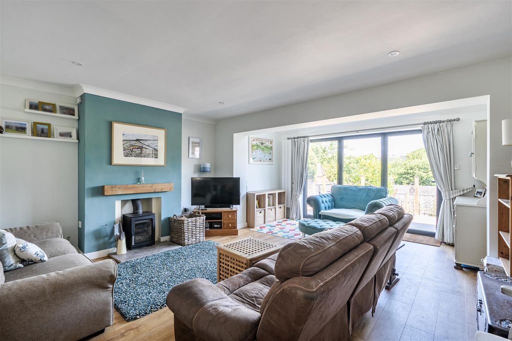 Property photo 3 of 15 Sitting Room