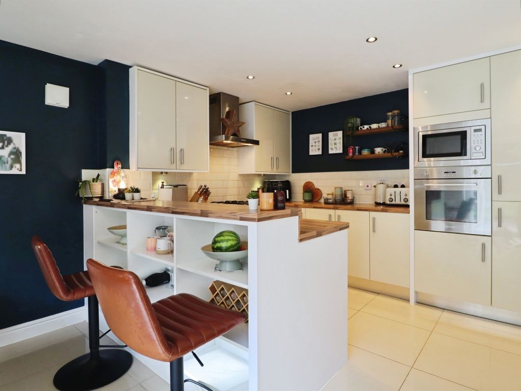 Property photo 2 of 17