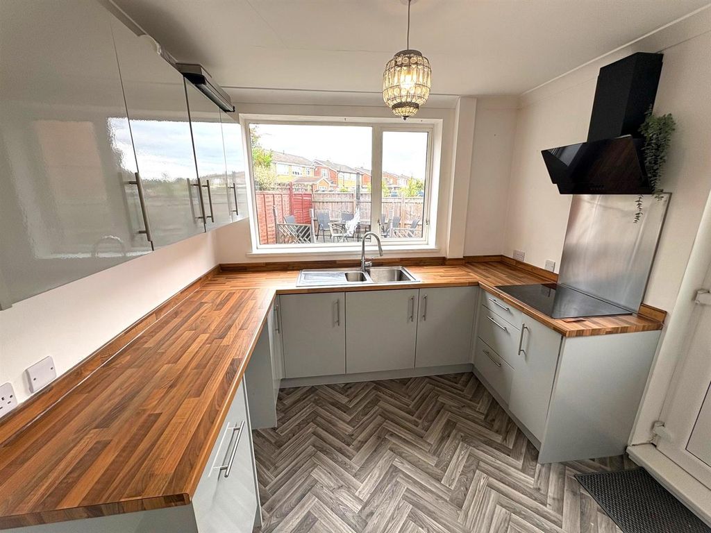 Property photo 2 of 15 Kitchen