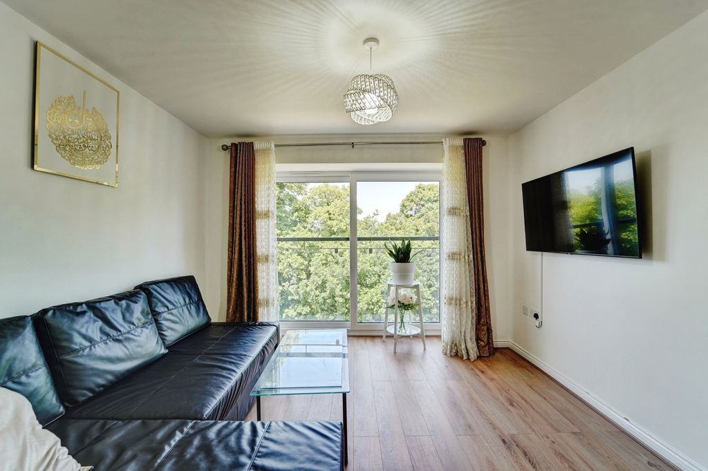 Property photo 3 of 17 Photo