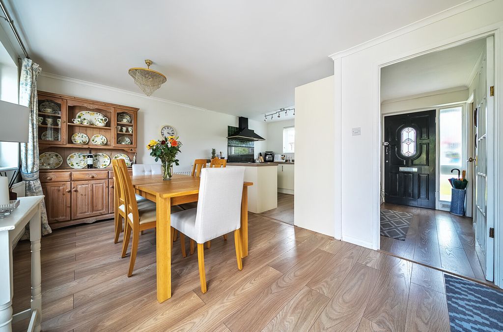 Property photo 3 of 19 1304584-13-68471d...