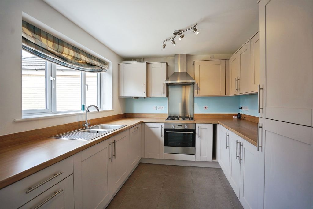 Property photo 2 of 16