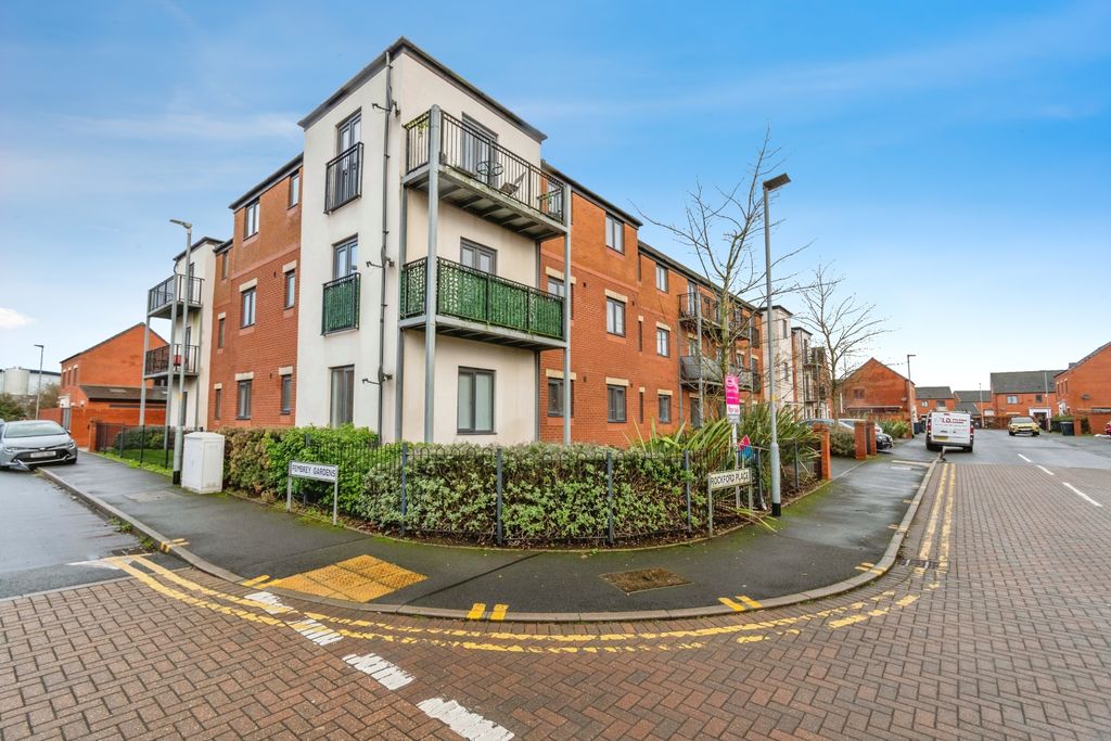 Property photo 1 of 15 Outside