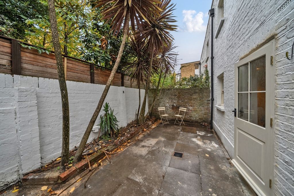 Property photo 3 of 13 Garden