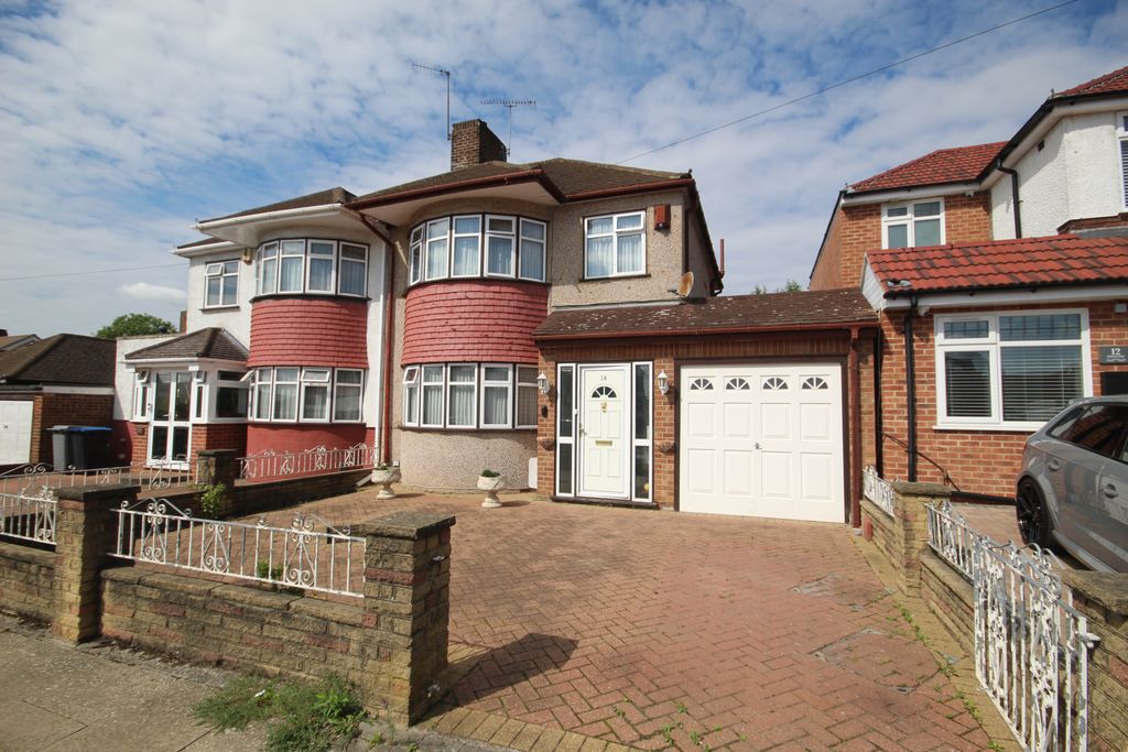 Property photo 1 of 12 Dalmeny Close, Wembley, Middlesex Ha0