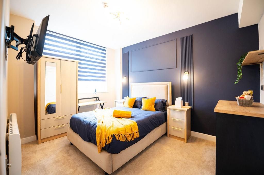 Property photo 1 of 21 Thebay_Room8_-2.Jpg