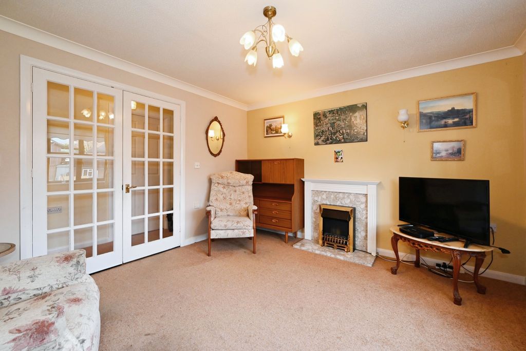Property photo 1 of 10 Lounge
