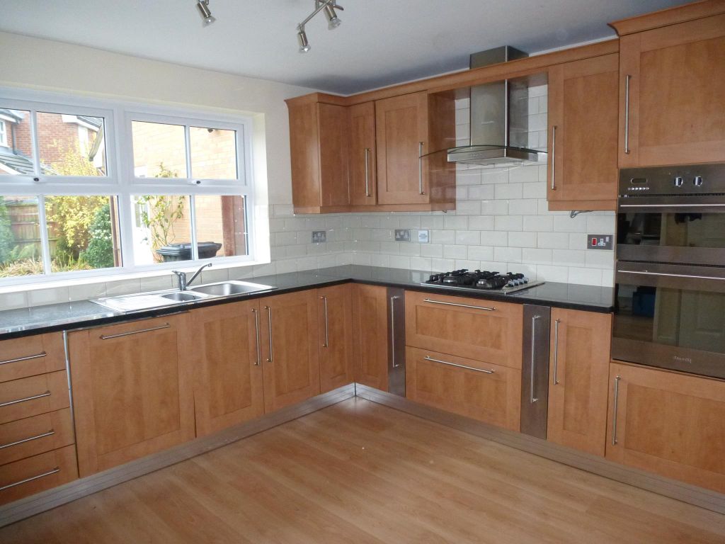 Property photo 3 of 7 Kitchen