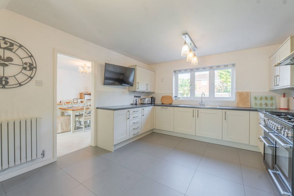 Property photo 3 of 35
