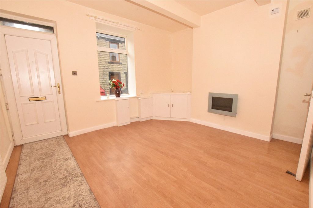 Property photo 3 of 13 Lounge