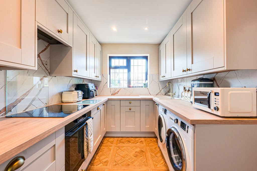 Property photo 2 of 27