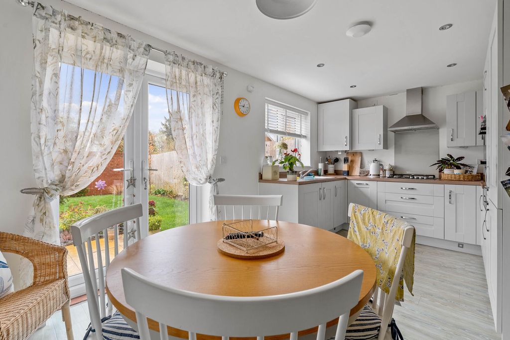 Property photo 3 of 19 Kitchen