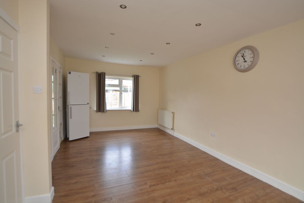 Property photo 3 of 8 Photo 7