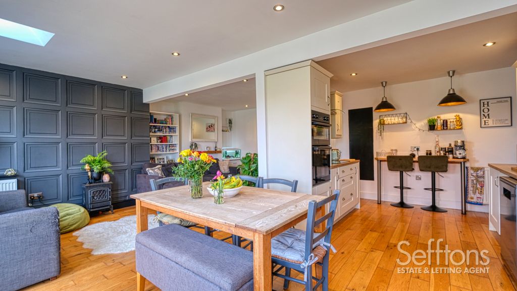 Property photo 2 of 29 Dscf5182_20