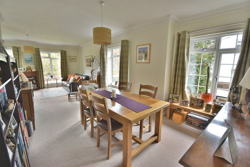 Property photo 2 of 23