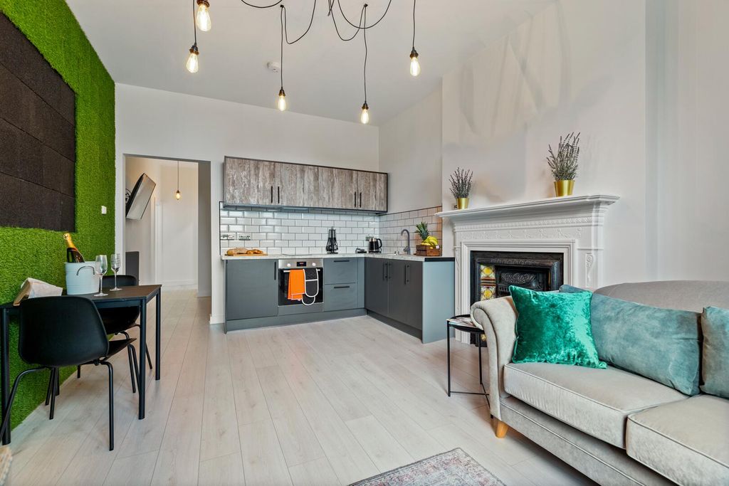 Property photo 1 of 6 Living Room