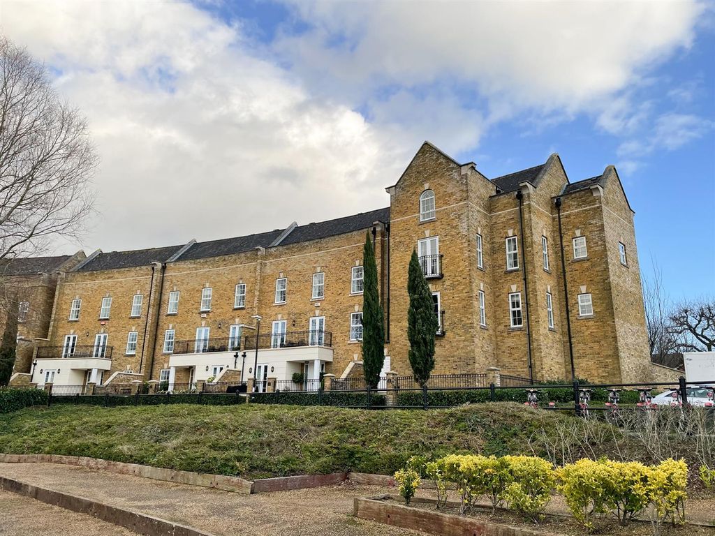 Property photo 1 of 21