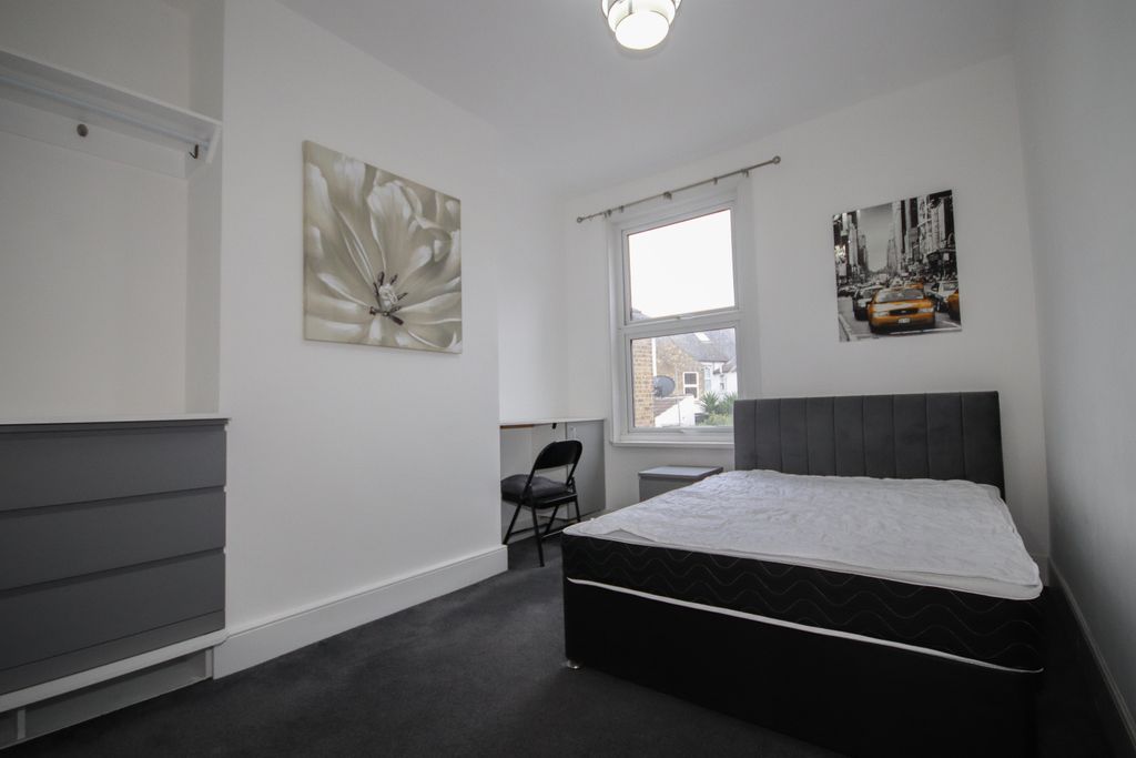 Property photo 1 of 2 Room