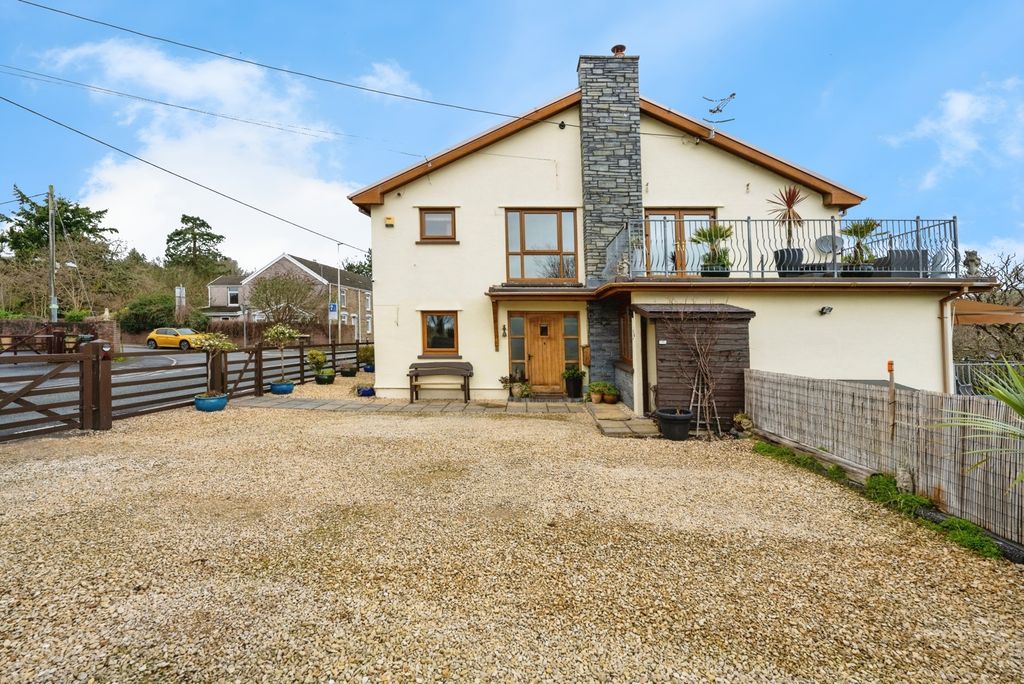 Property photo 1 of 32 Pbox-Img.Jpg