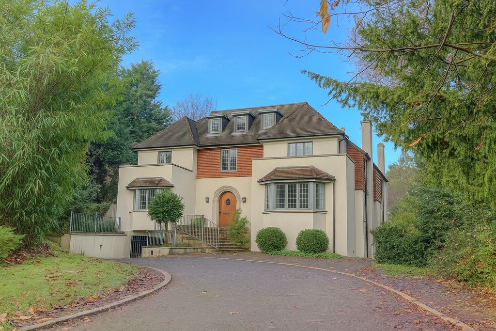 Property photo 1 of 14 Sutton Tye - Front