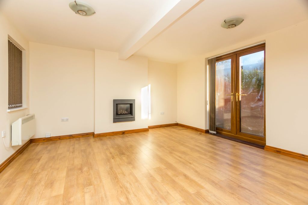 Property photo 3 of 7 Lounge