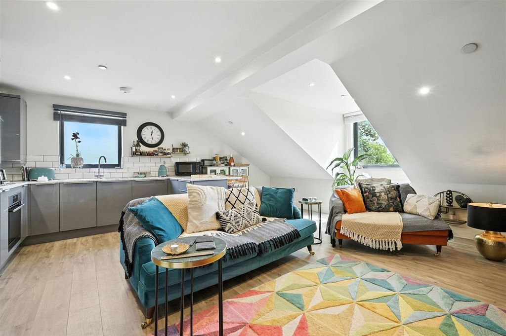 Property photo 2 of 24 Reception/Kitchen/Diner