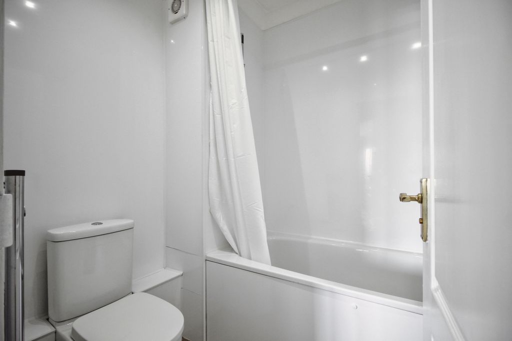 Property photo 2 of 6 Bathroom