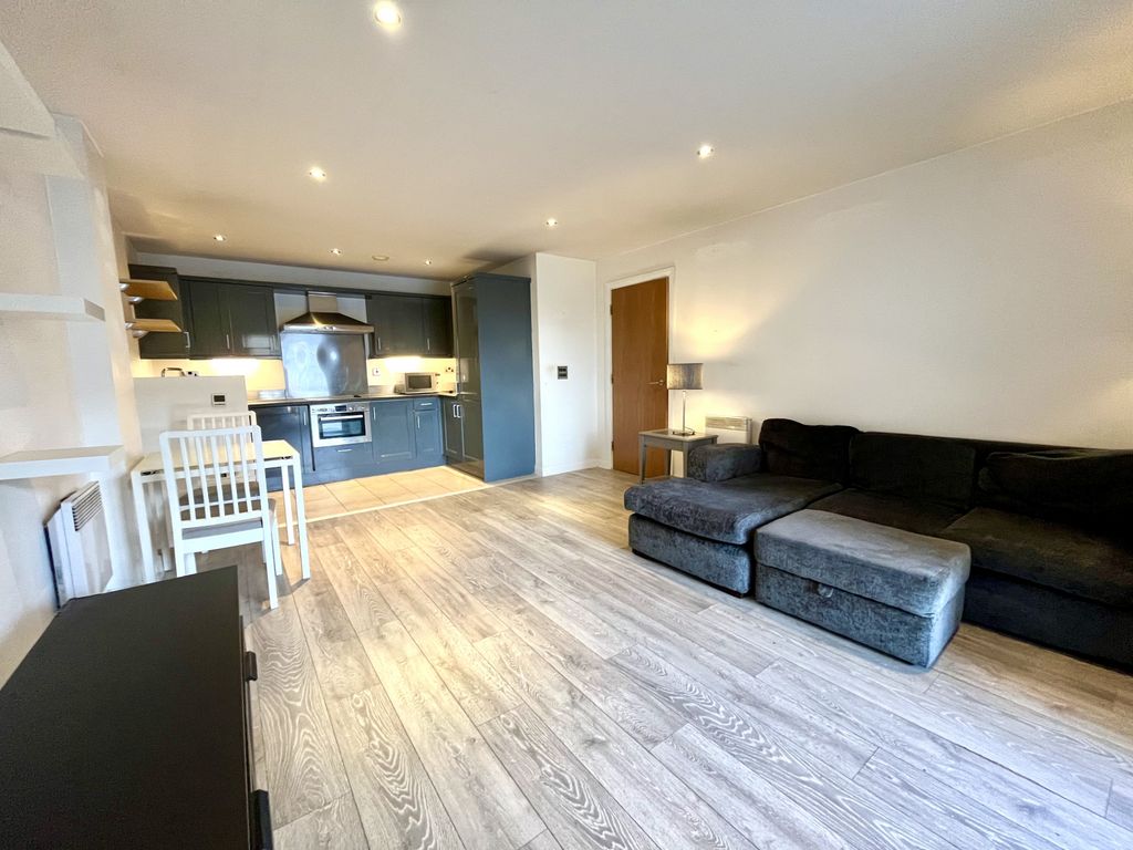 Property photo 3 of 12 Lounge