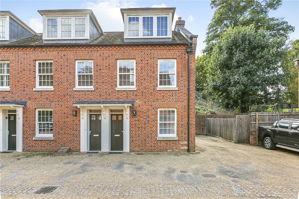 Property photo 1 of 12 External
