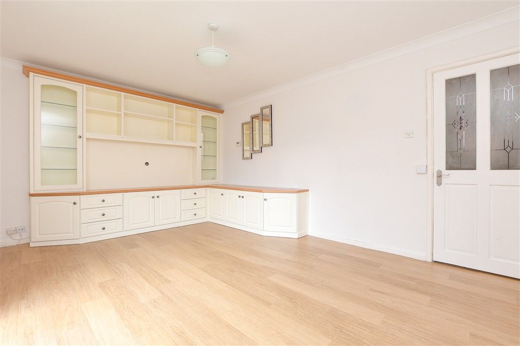 Property photo 3 of 9 Lounge/Diner