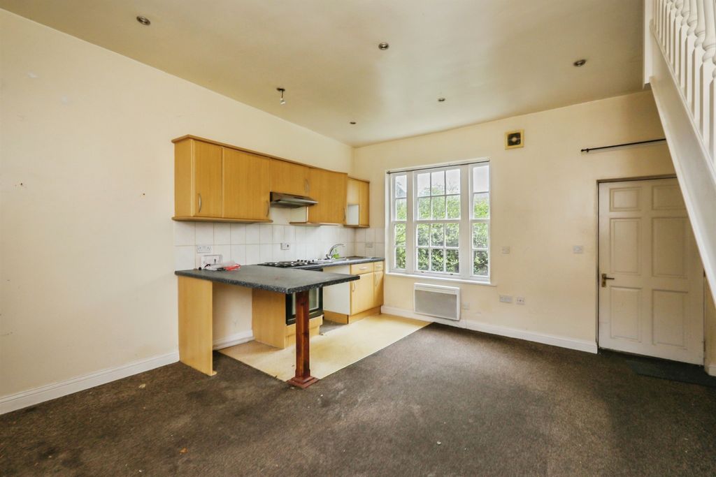 Property photo 3 of 11